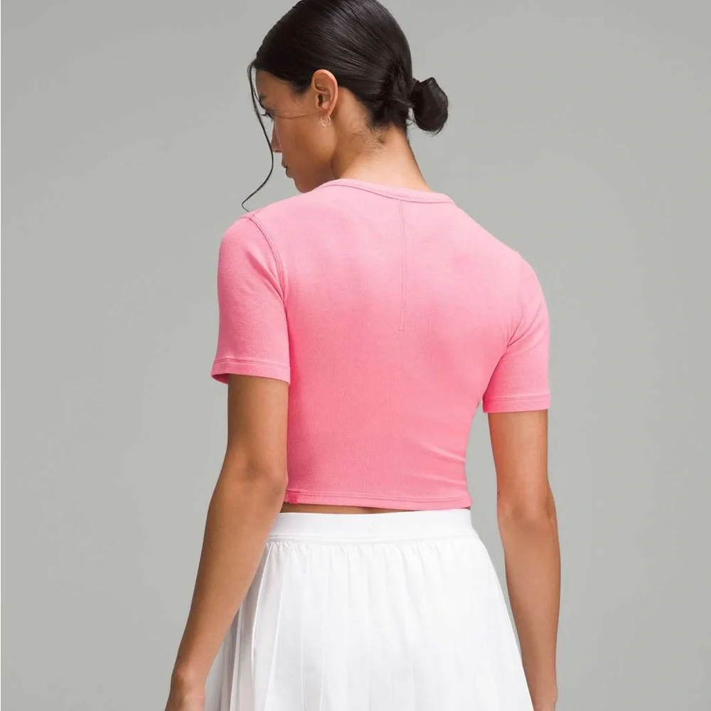 Lululemon Hold Tight Straight-Hem Cropped T-Shirt NWT - Picture 2 of 5